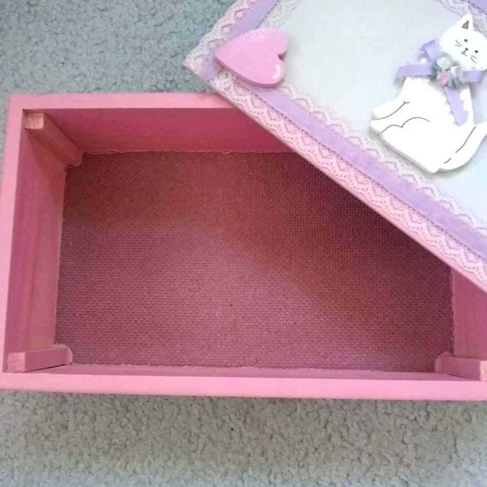 Vintage handmade wood storage jewelry box cat lace